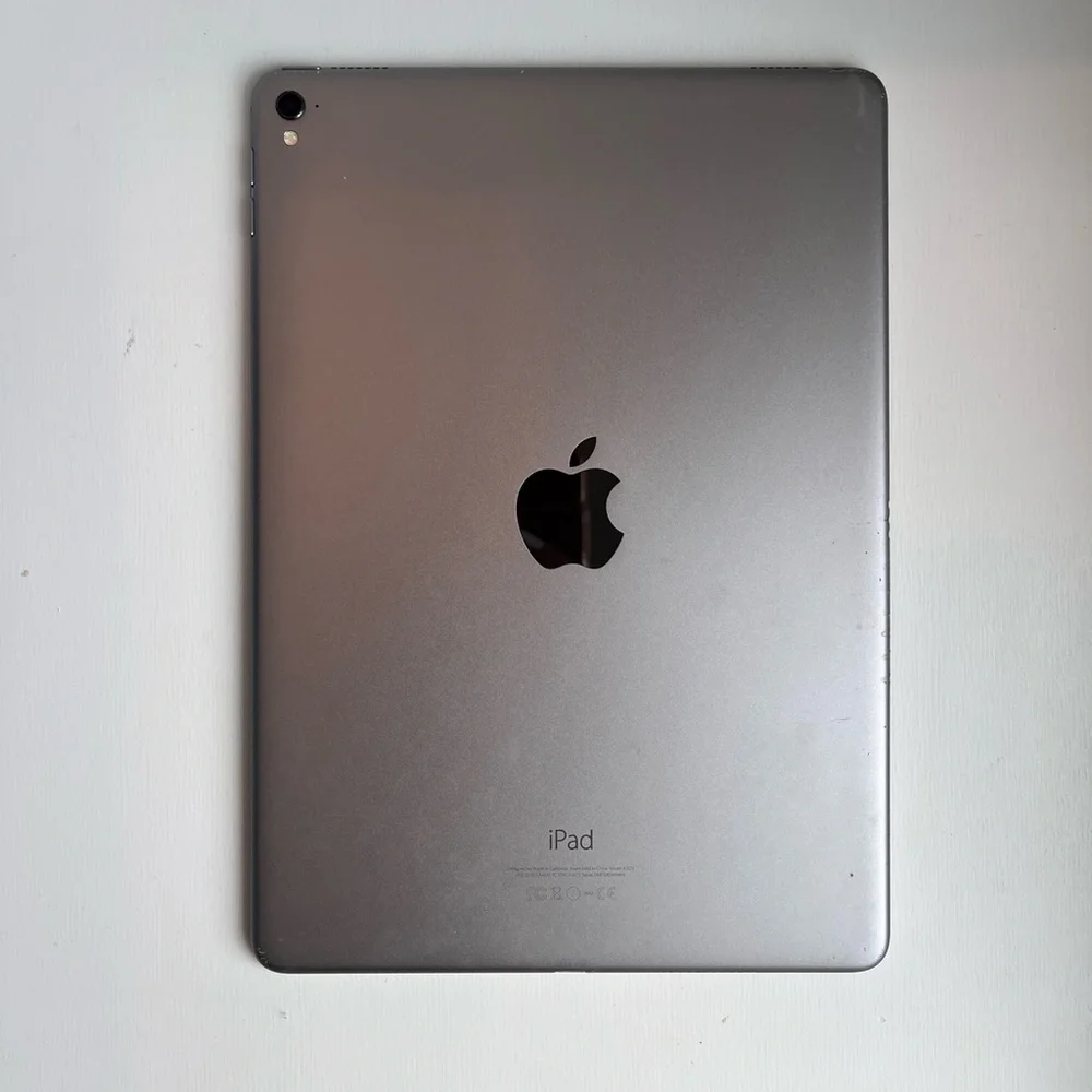 Silver iPad Pro (9.7 inch) model A1673
